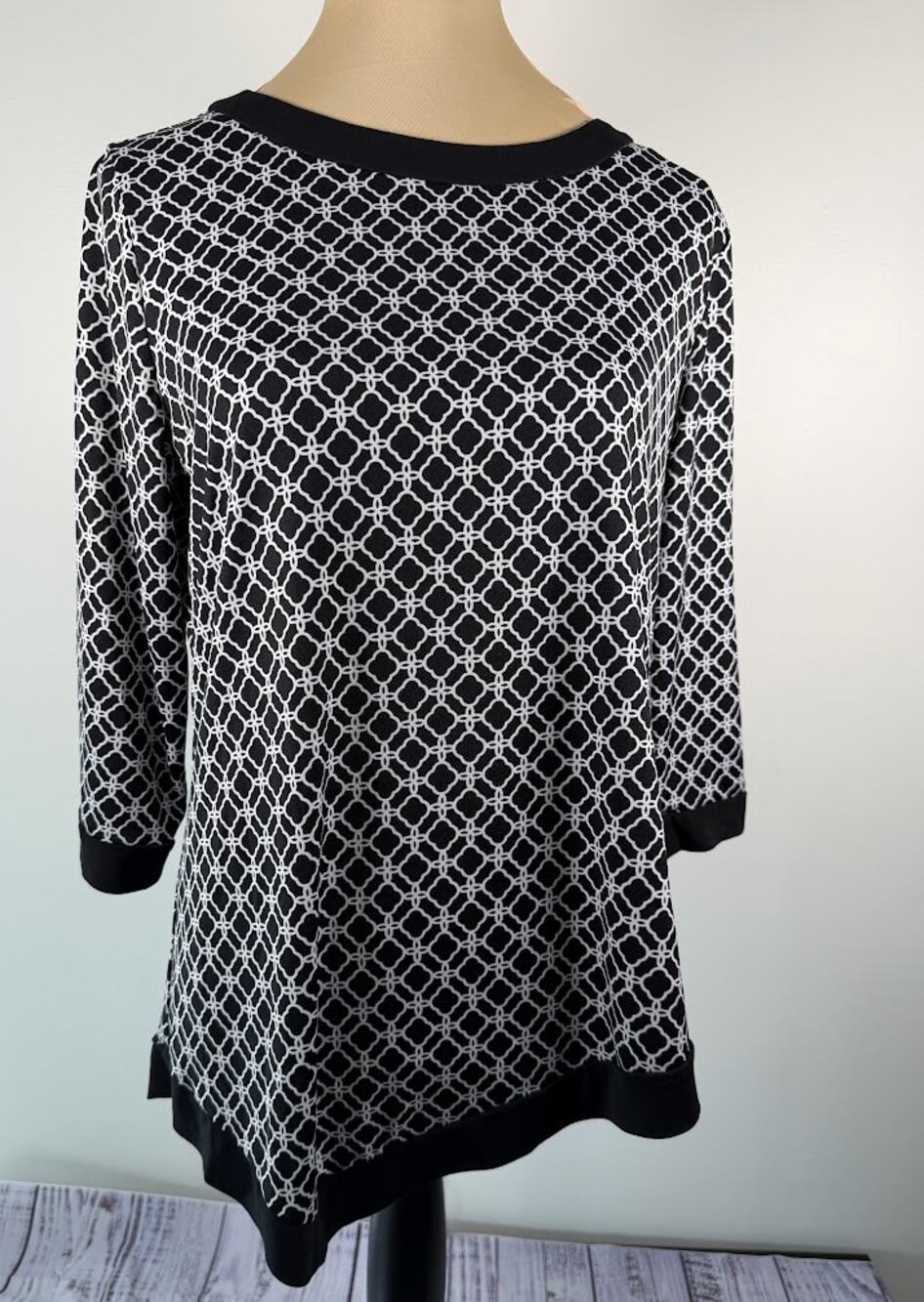 Croft & Barrow Womens 3/4 Sleeve Tunic M Black White Geometric Asymmetric Hem